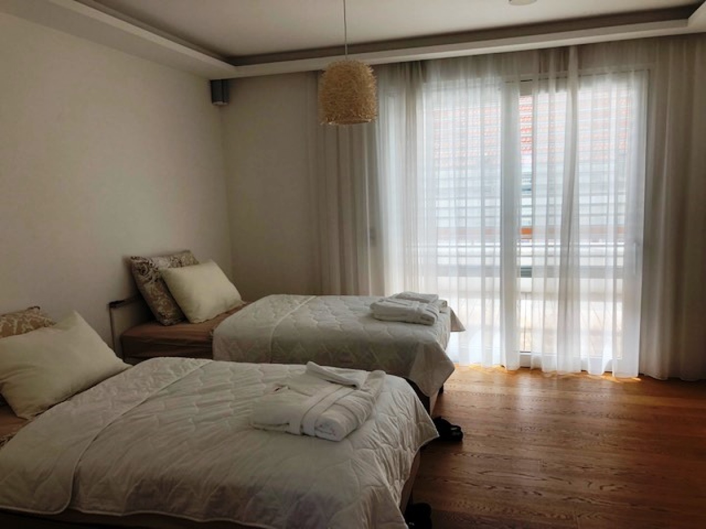 Wohnzimmer (zur Zeit als Schlafzimmer genutzt)
